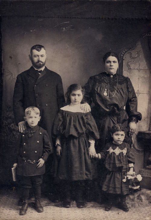 The Streit family shortly after immigrating to the United States, circa 1910. Founder Aron Streit at back left, with hand on the shoulder of son Irving Streit, who co-ran the factory with his brother Jack from Aronâs death in 1937 until his death in 1982